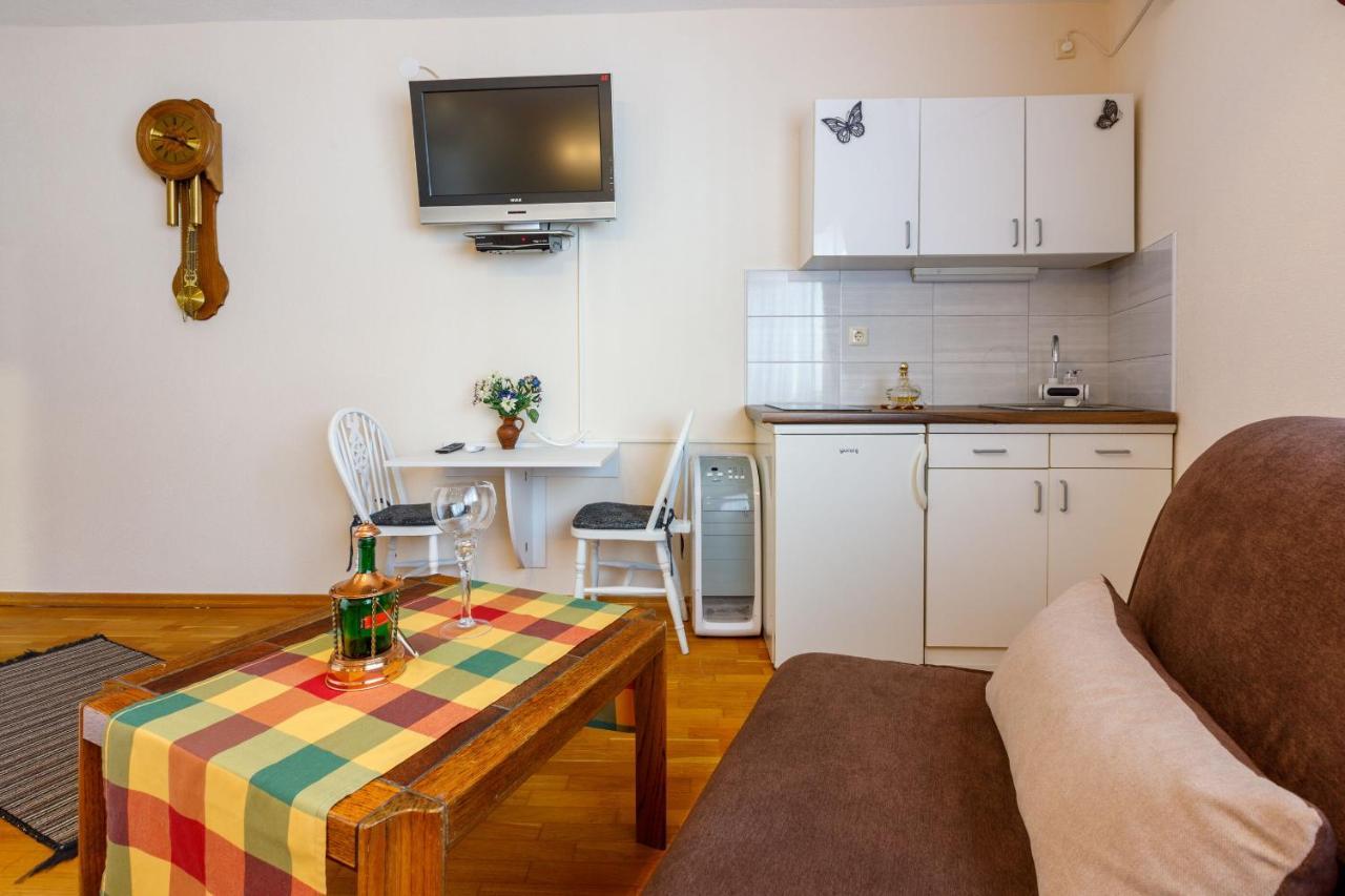 Apartments And Room Art Crikvenica Bagian luar foto