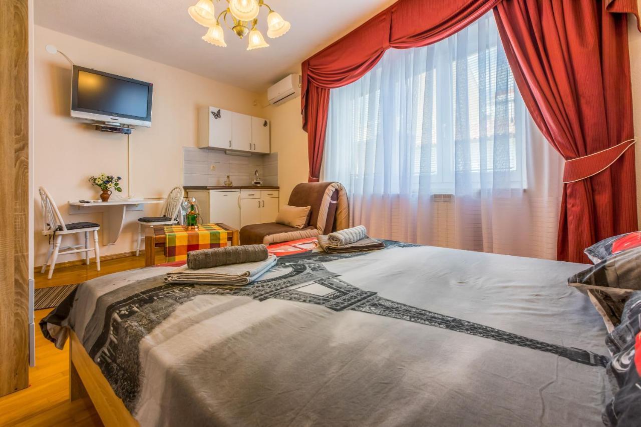 Apartments And Room Art Crikvenica Bagian luar foto